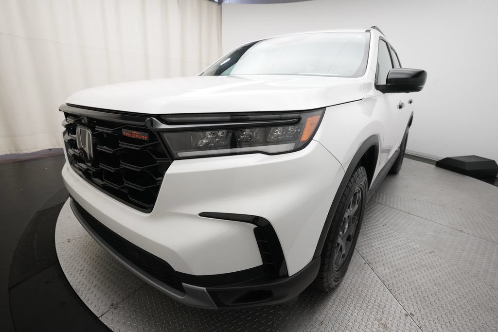 Certified 2025 Honda Pilot TrailSport image 12