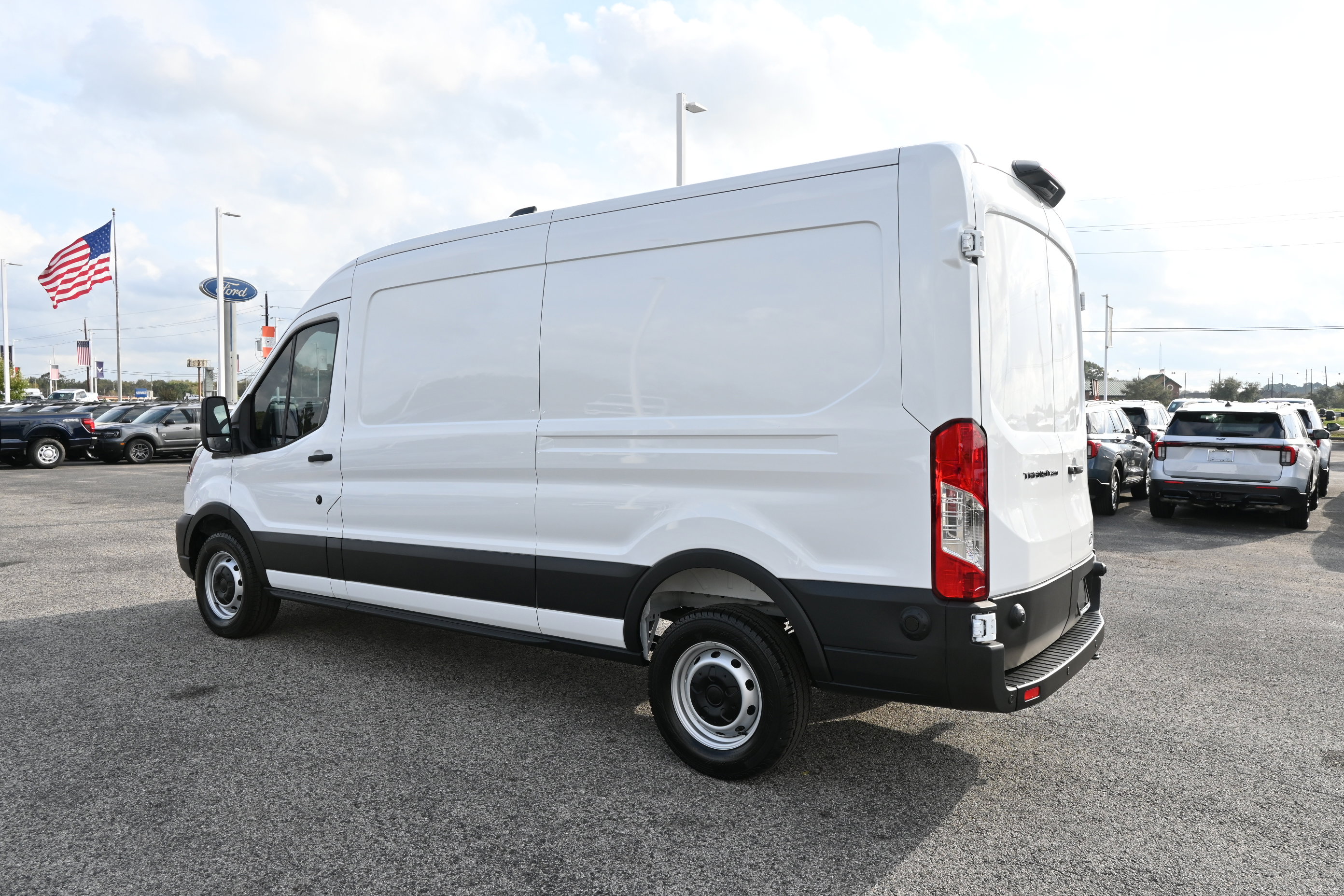 New 2026 Ford Transit 250 148 Medium Roof w/ Load Area Protection Package image 7