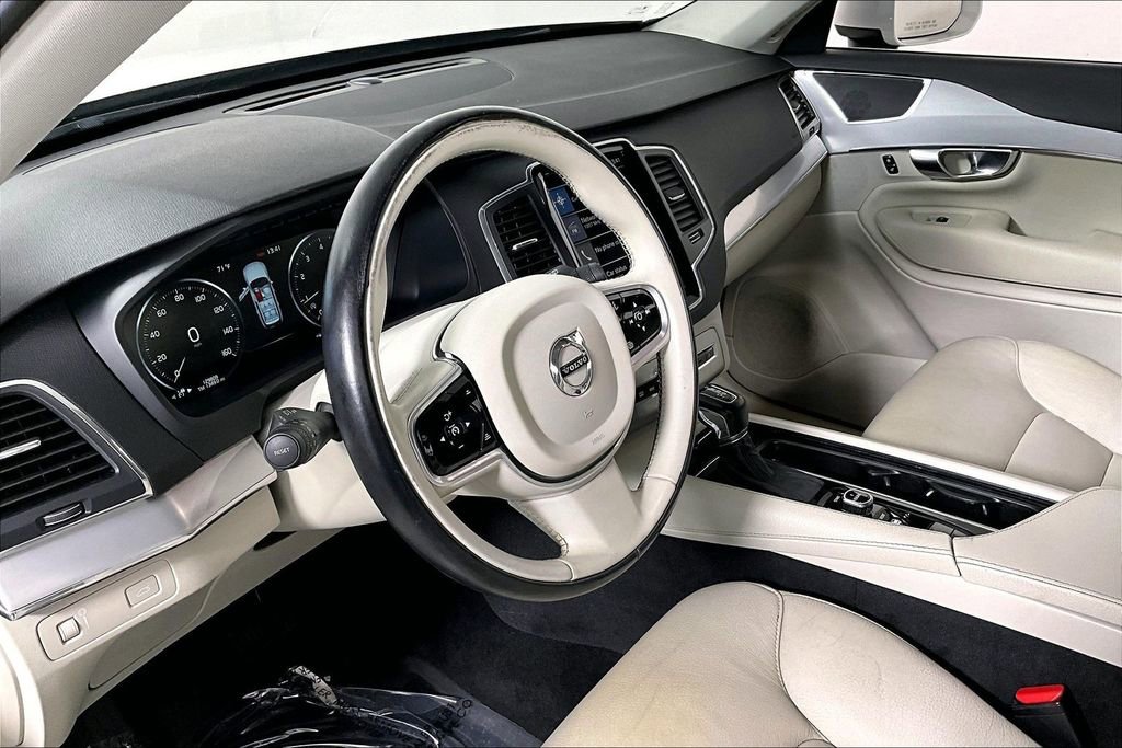 Used 2017 Volvo XC90 T6 Momentum w/ Vision Package image 13