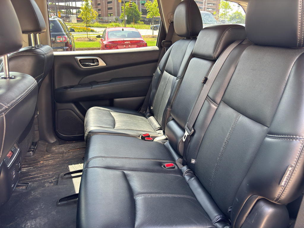 Used 2018 Nissan Pathfinder Platinum AWD/4WD image 13