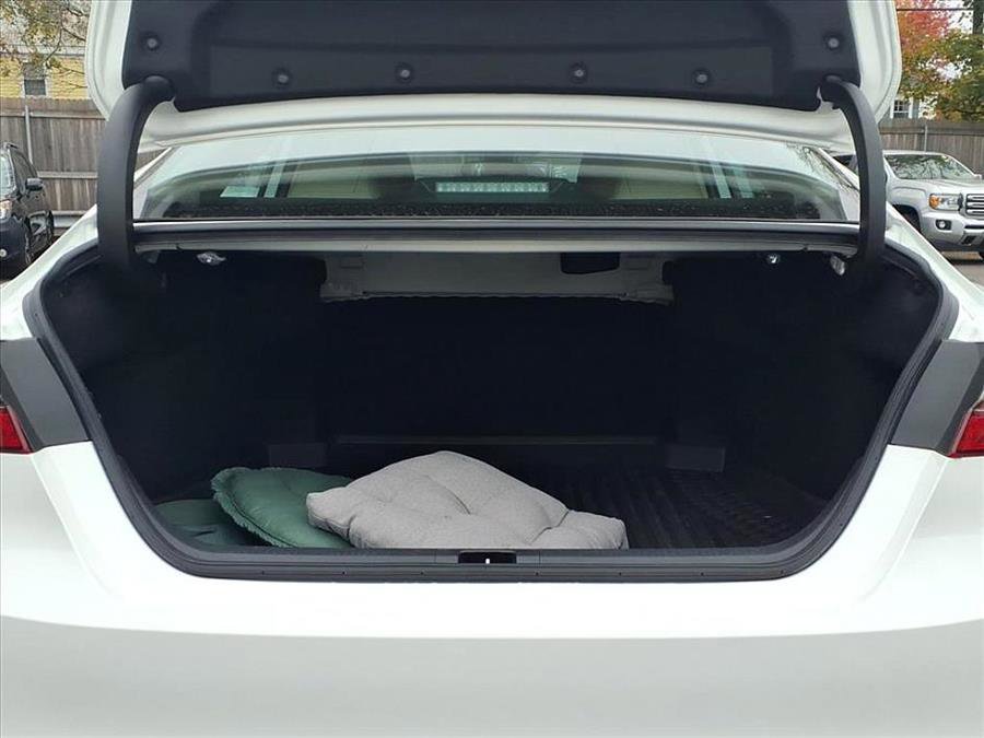 Used 2022 Toyota Camry LE image 14