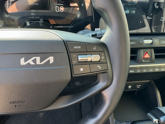 New 2025 Kia K4 LX image 28