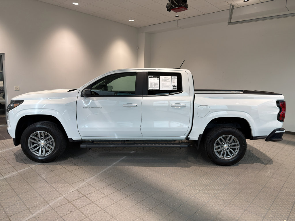 Used 2024 Chevrolet Colorado LT w/ LT Convenience Package II image 2