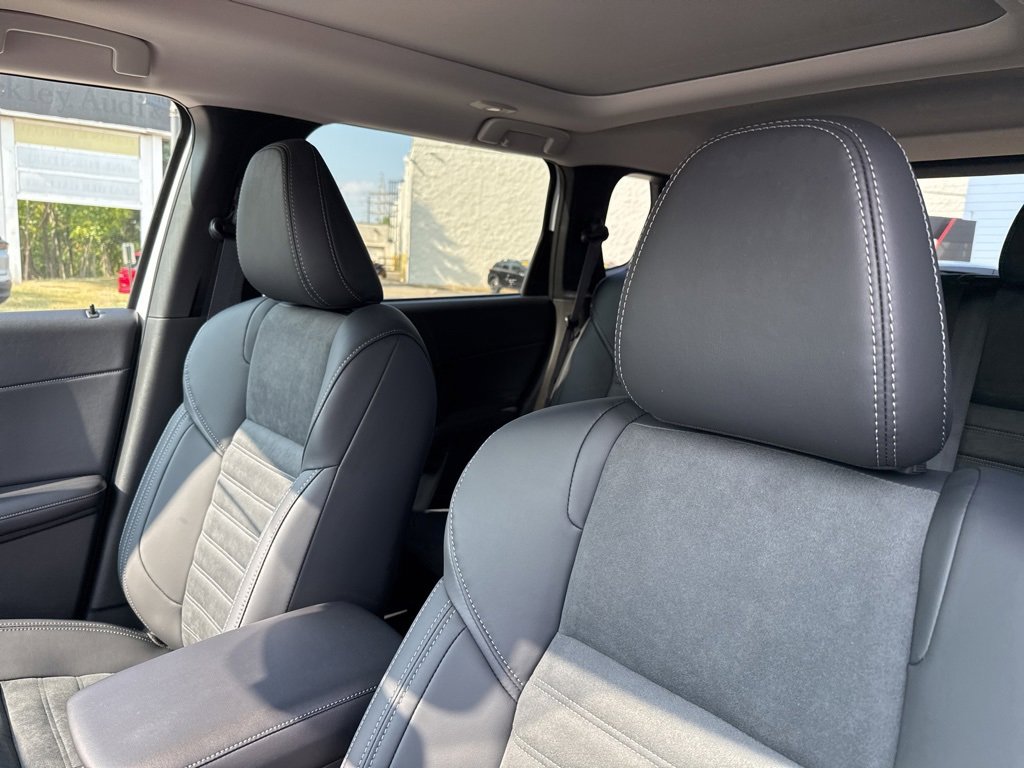New 2025 Mitsubishi Outlander SE image 30