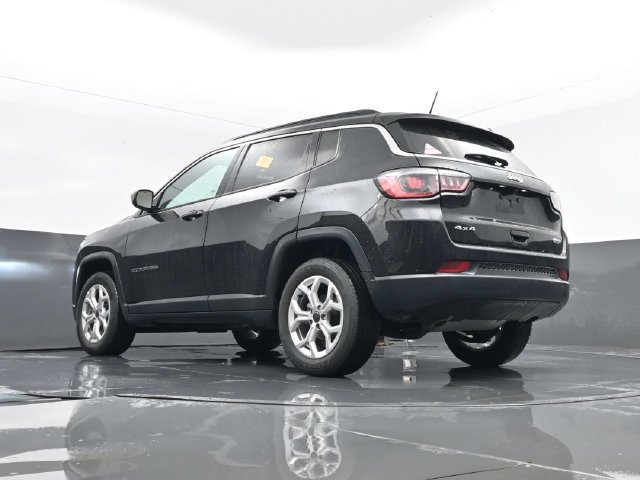 Used 2025 Jeep Compass Latitude AWD/4WD image 23