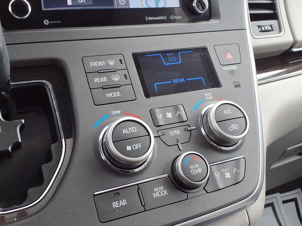 Used 2019 Toyota Sienna AWD image 4