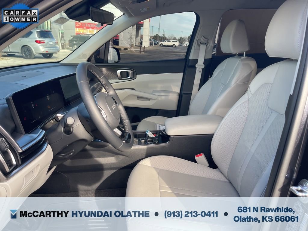 Used 2025 Kia Sorento S image 4