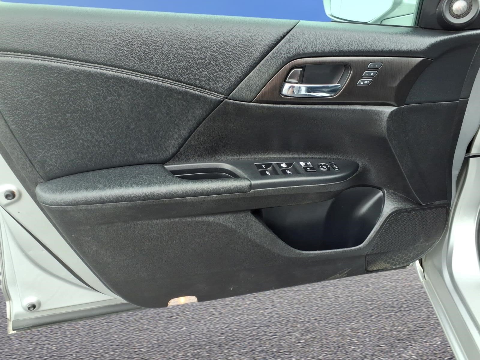 Used 2014 Honda Accord Touring image 17