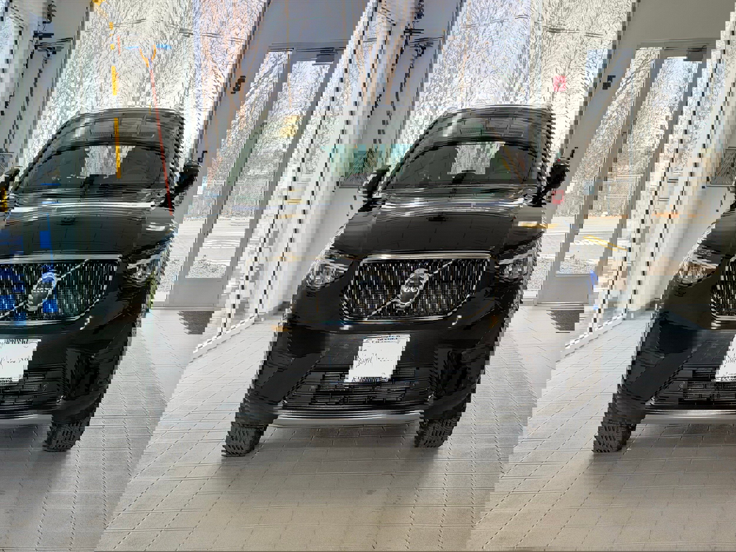 Used 2025 Volvo XC40 B5 Core w/ Protection Package Premier image 3