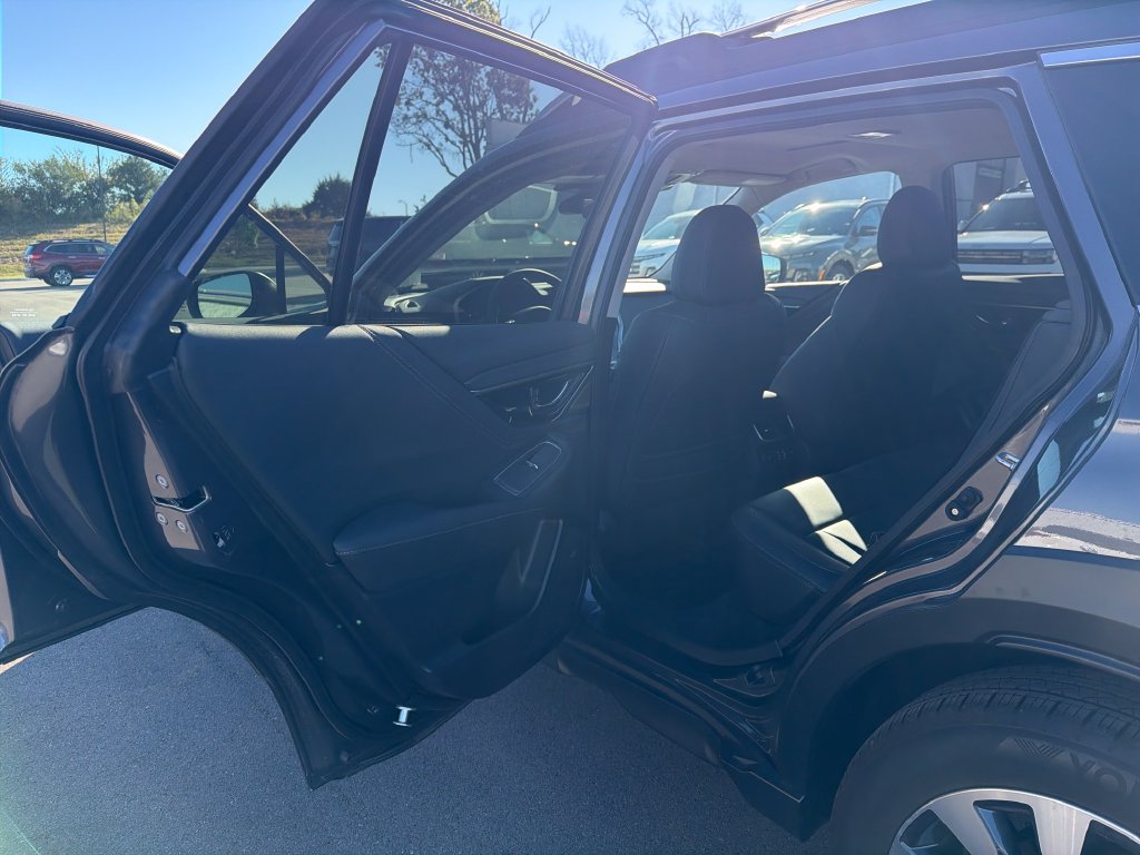 Used 2025 Subaru Outback Touring XT AWD/4WD image 32