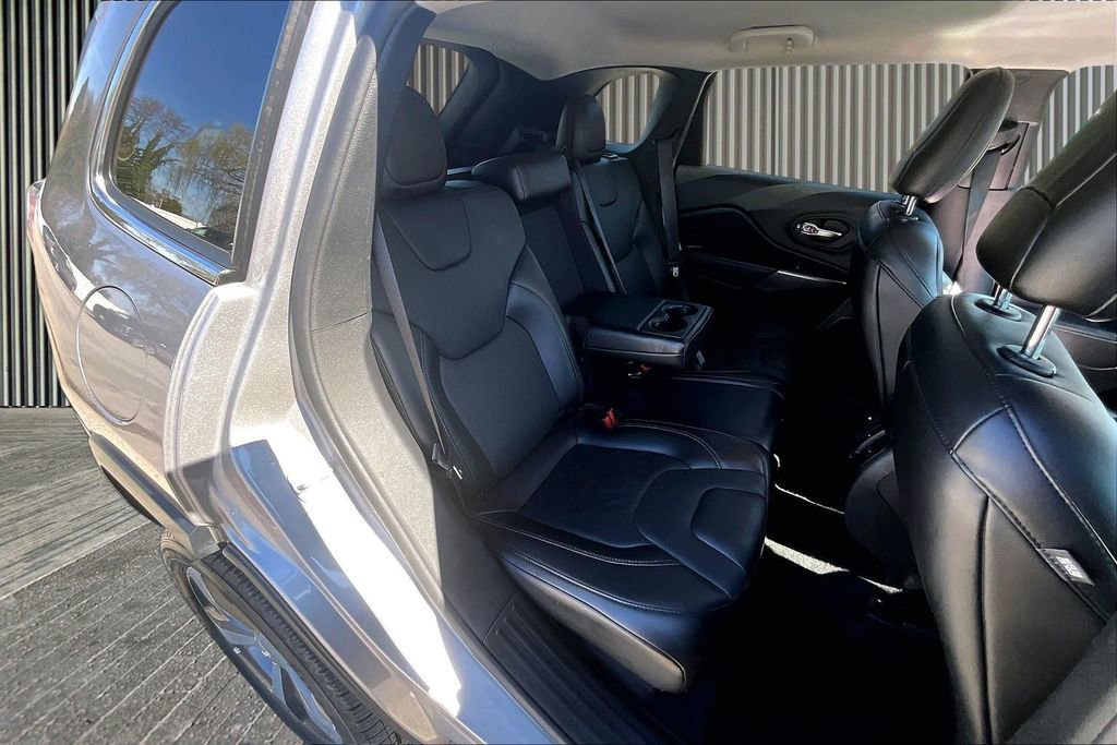 Used 2020 Jeep Cherokee Limited image 28