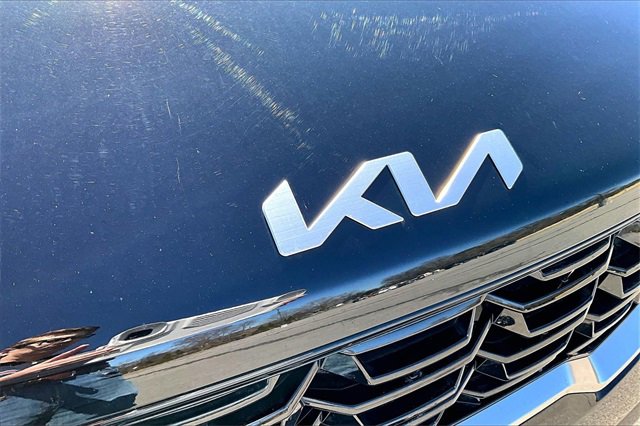 Used 2025 Kia Sorento S image 28