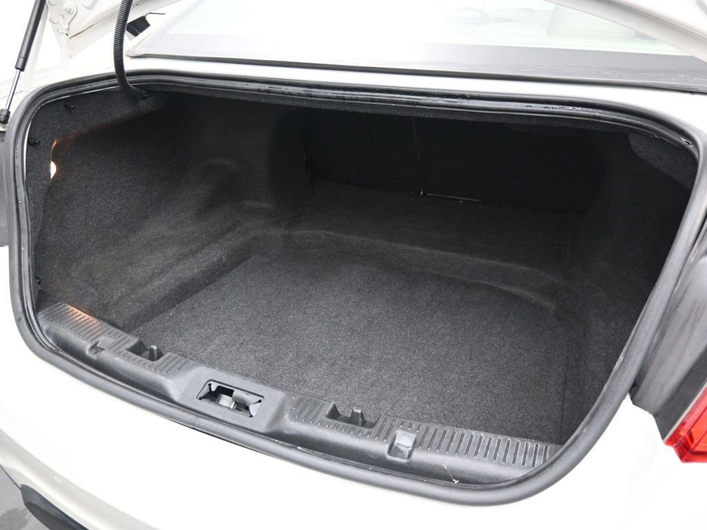 Used 2010 Ford Taurus SEL image 18