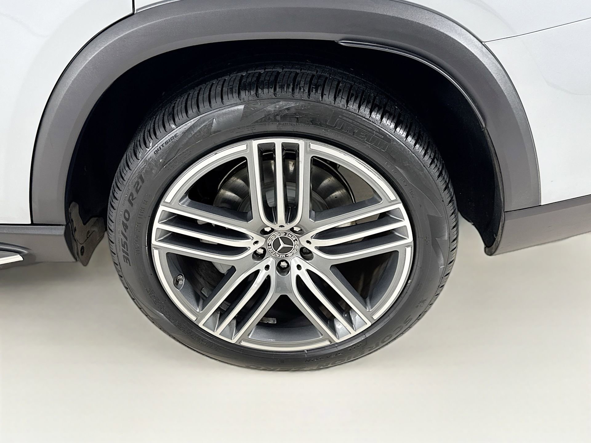 Used 2025 Mercedes-Benz GLS 450 4MATIC image 35