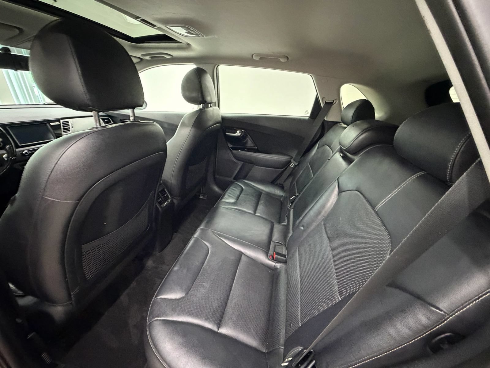 Used 2017 Kia Niro Touring FWD image 16