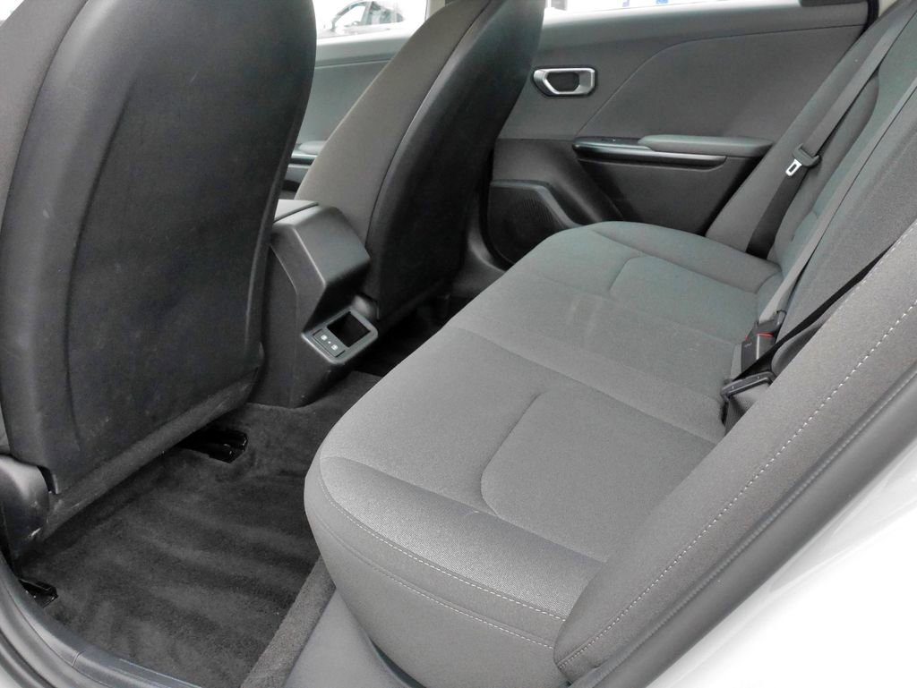 Used 2025 Kia K4 LXS image 17