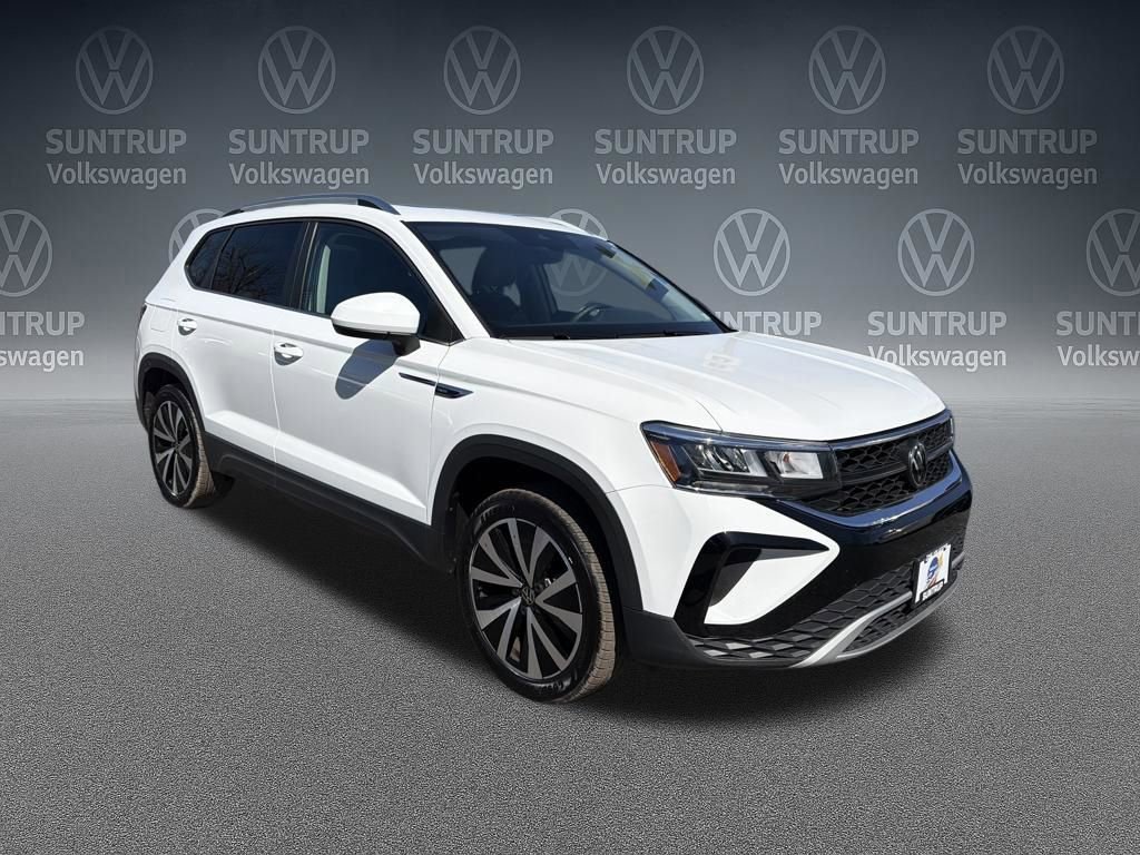 Used 2024 Volkswagen Taos SE image 11