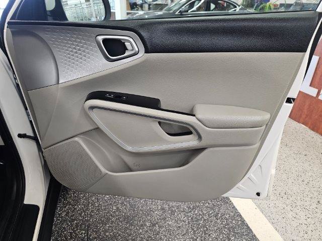 Used 2020 Kia Soul LX FWD image 26