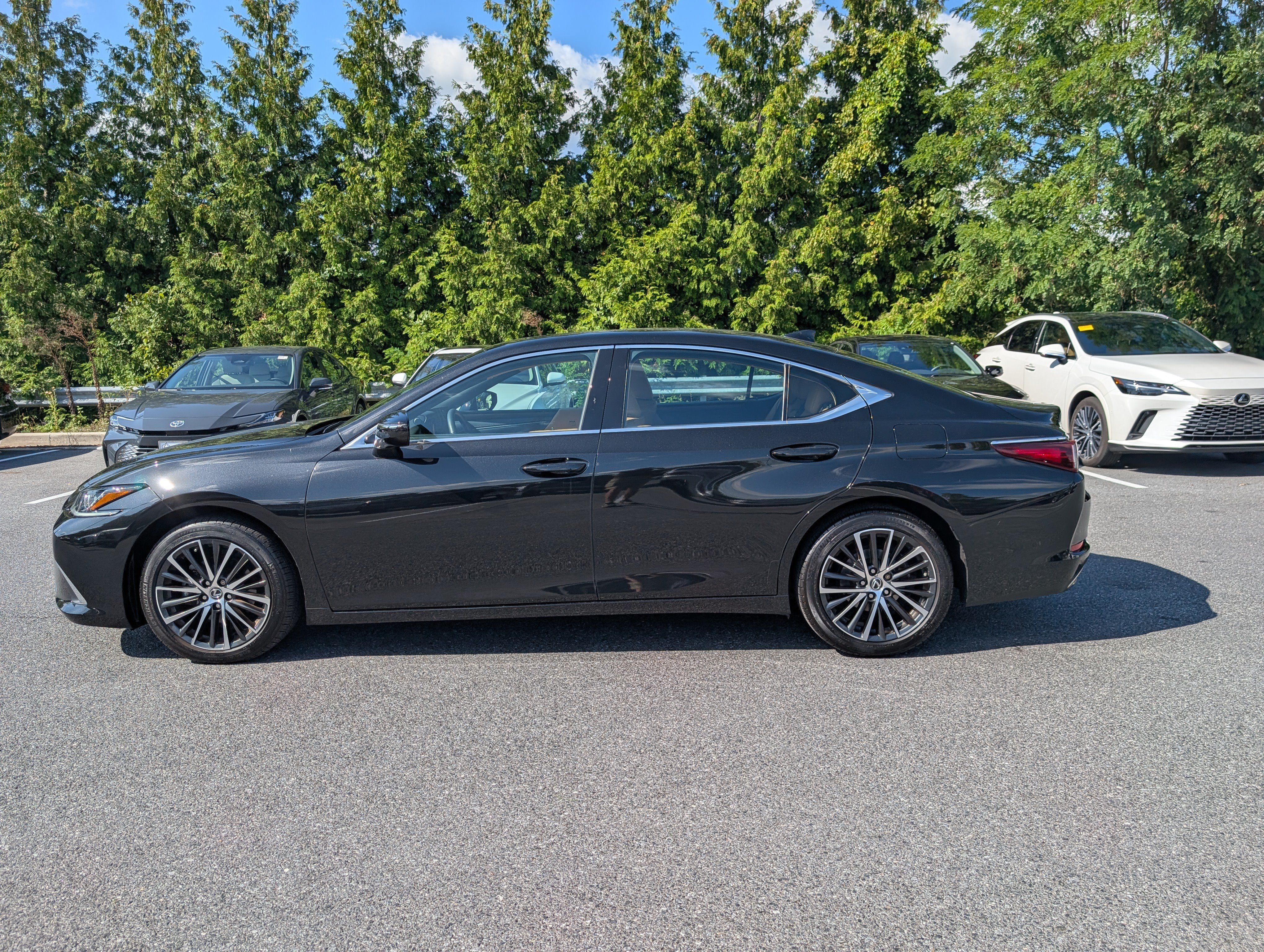 Certified 2024 Lexus ES 350 w/ Premium Package FWD image 6