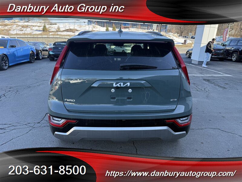Used 2023 Kia Niro SX Touring FWD image 4