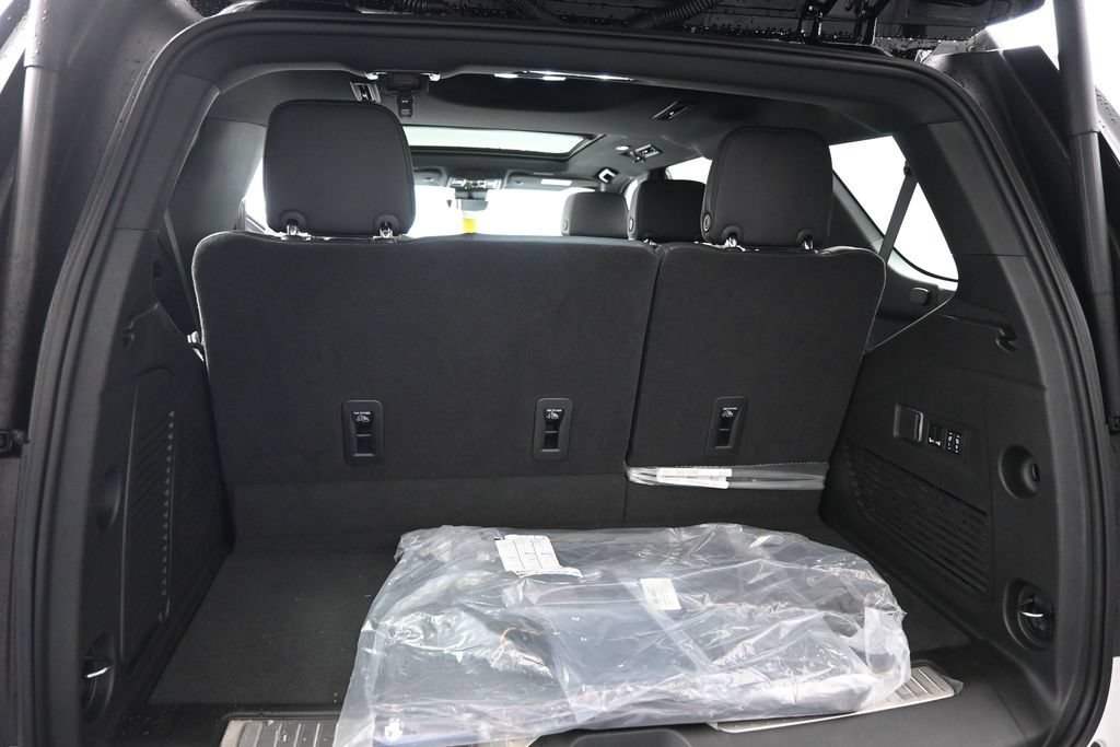 New 2026 GMC Yukon AT4 w/ AT4 Premium Package AWD/4WD image 17
