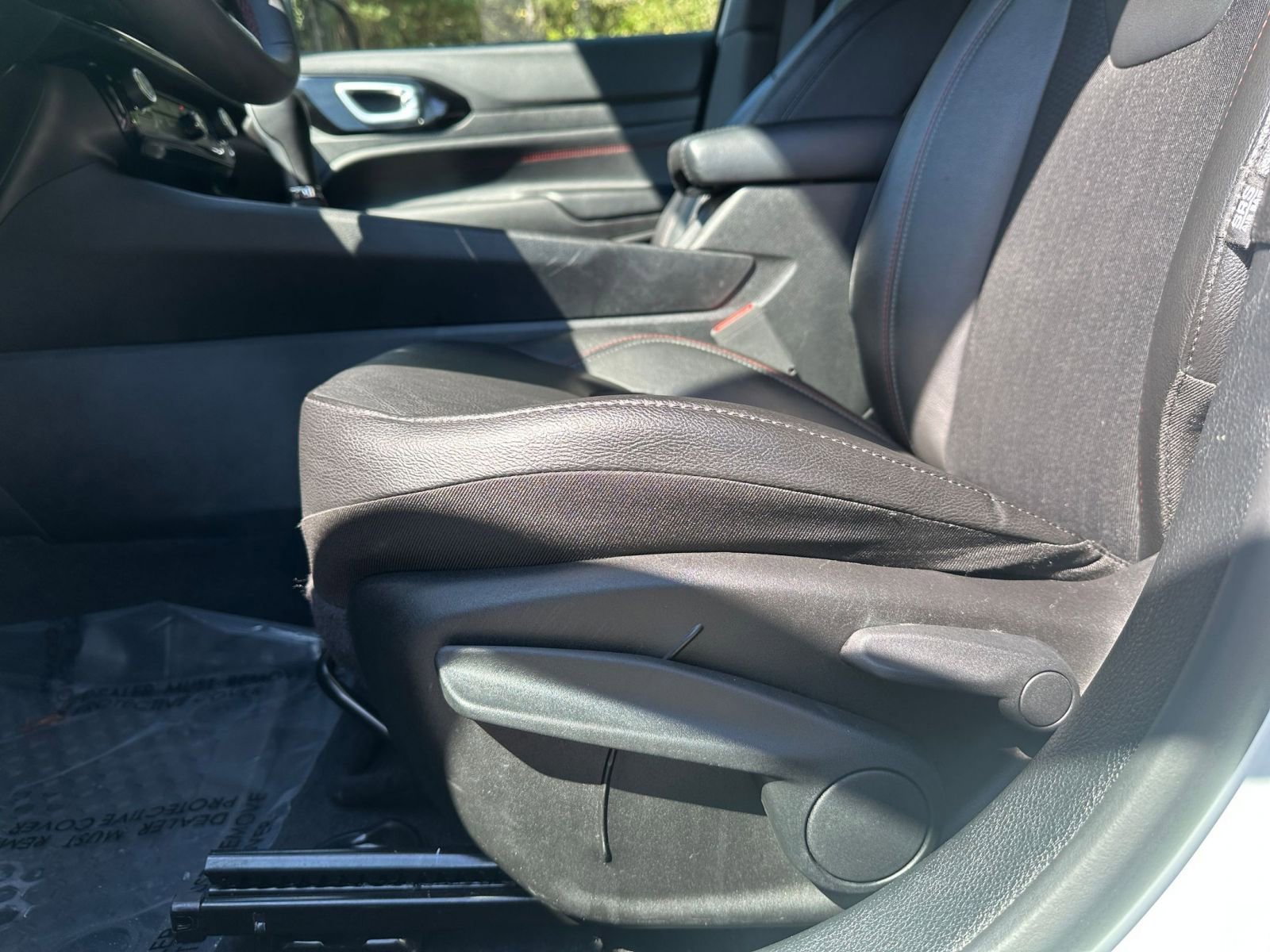 Used 2025 Jeep Compass Trailhawk w/ Trailer Tow Group image 23