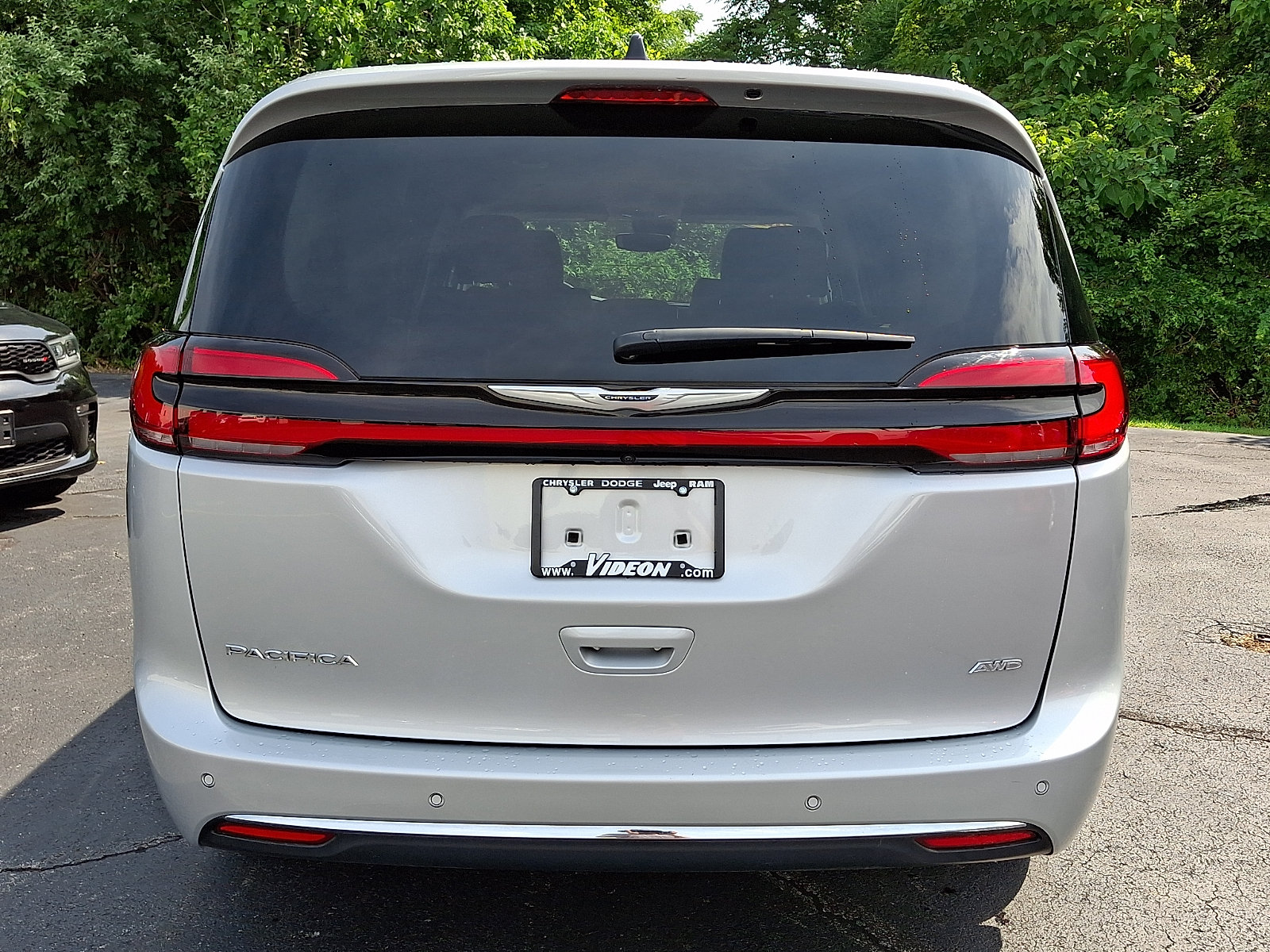 Used 2023 Chrysler Pacifica Touring-L AWD/4WD image 5