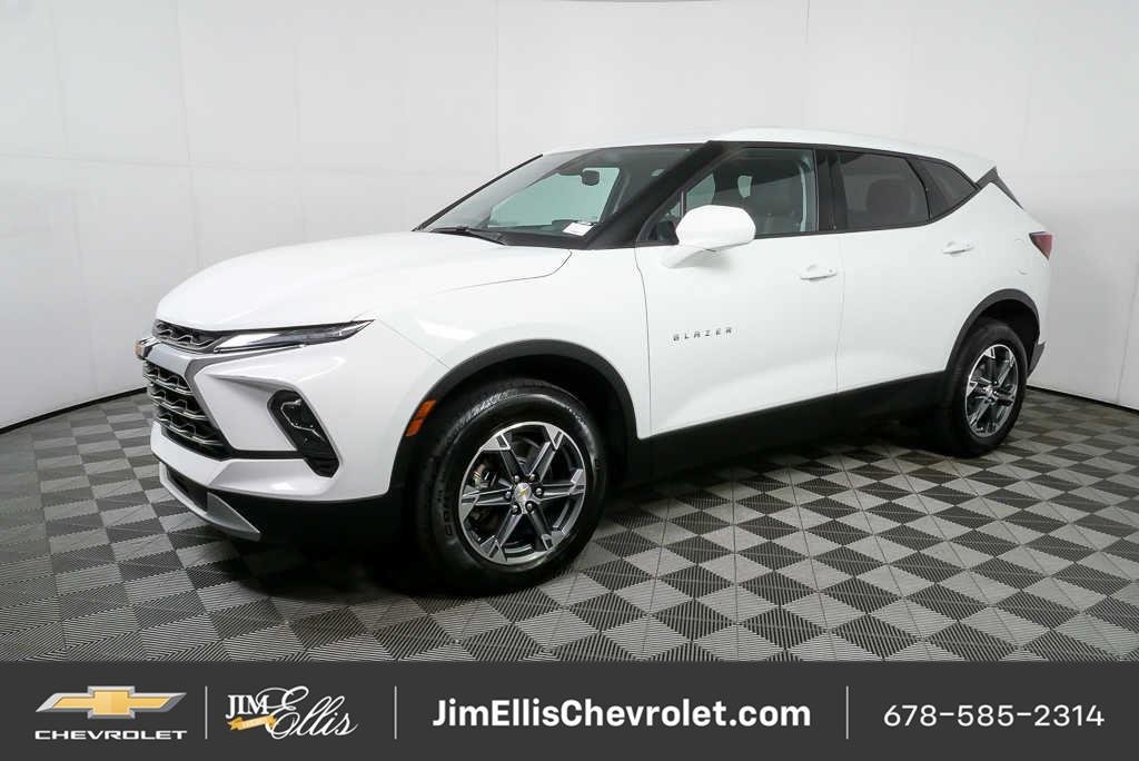 Certified 2025 Chevrolet Blazer LT FWD image 2