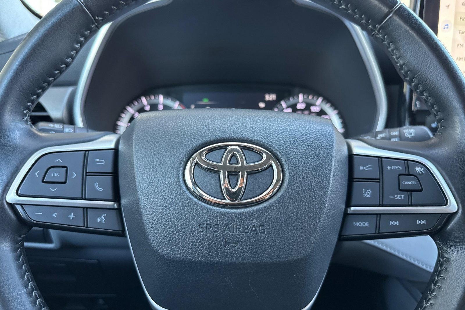 Used 2023 Toyota Highlander XLE image 26