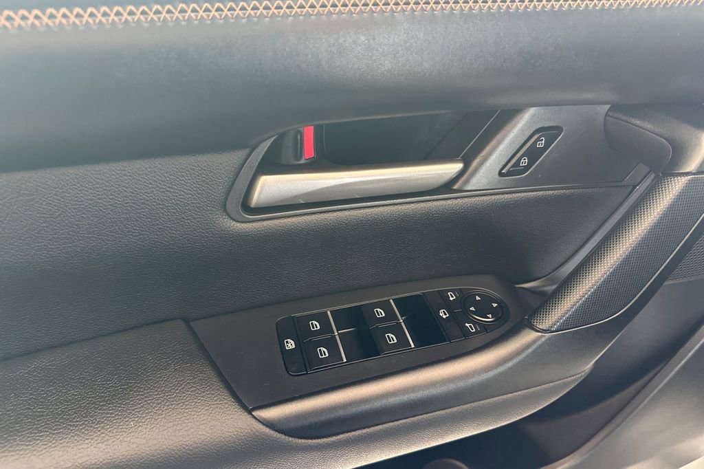 Used 2025 MAZDA CX-50 AWD 2.5 Turbo w/ Premium Pkg image 11