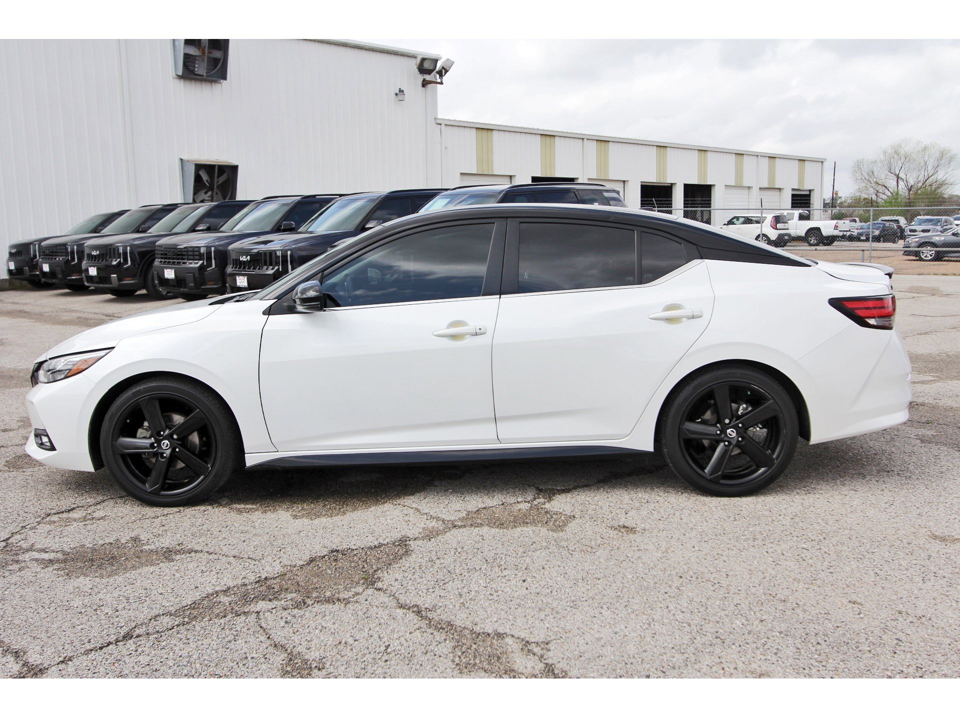 Used 2023 Nissan Sentra SR w/ Midnight Edition Package image 4