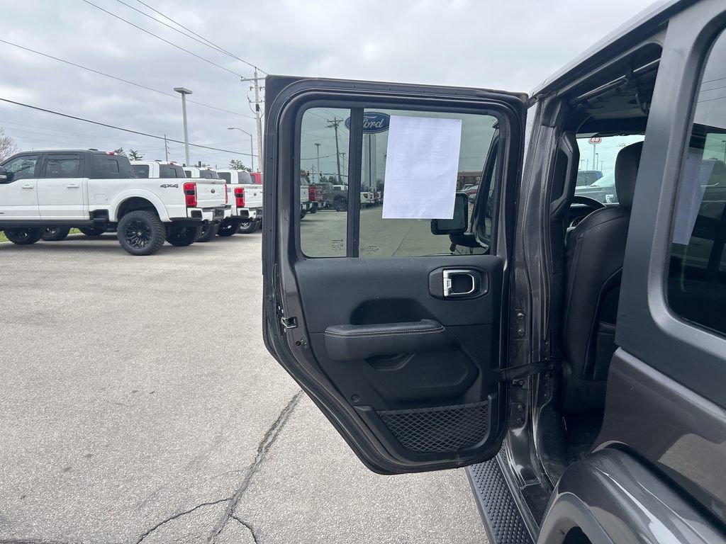 Used 2018 Jeep Wrangler Unlimited Sahara image 15