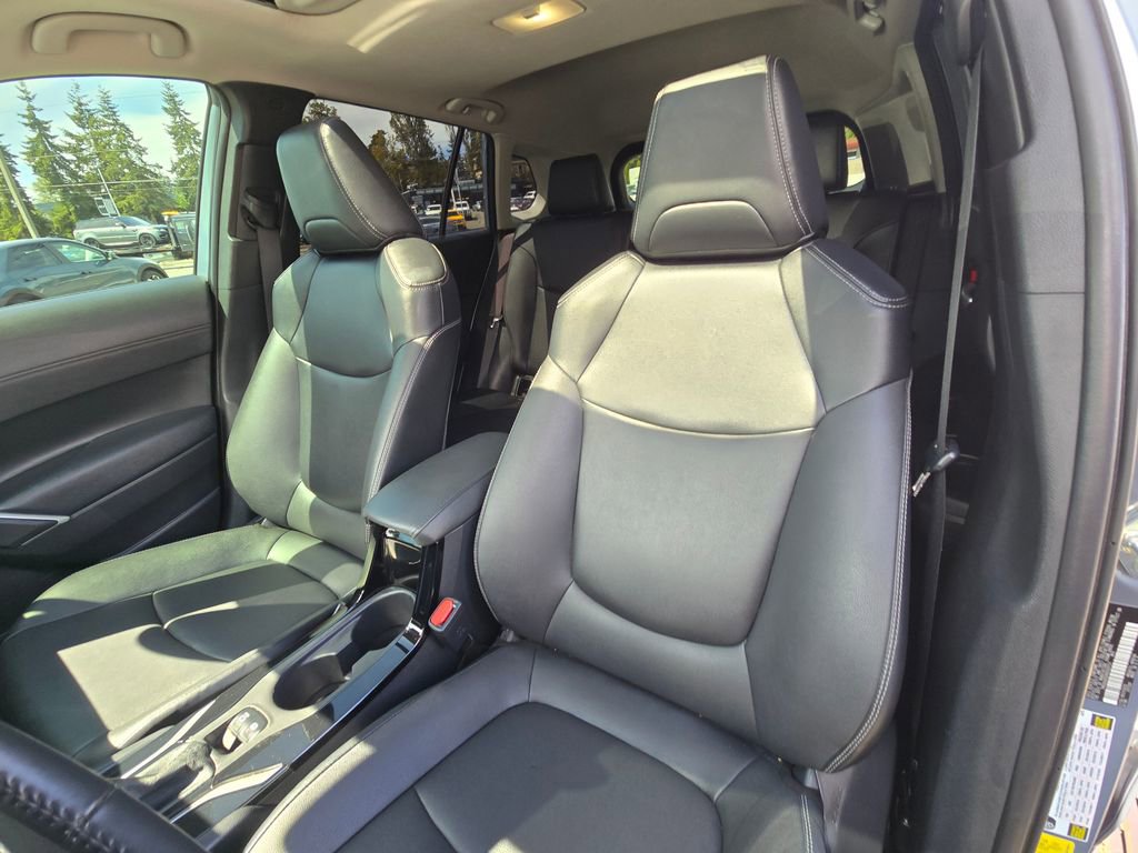 Used 2022 Toyota Corolla Cross XLE w/ Convenience Package AWD/4WD image 22