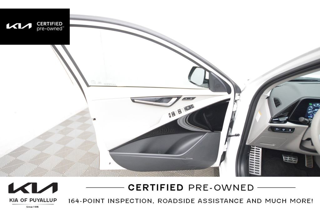 Certified 2023 Kia Niro Wave w/ Wave Preserve Package image 10