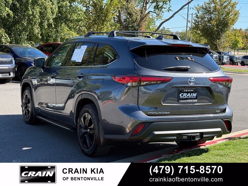 Used 2021 Toyota Highlander XLE FWD image 5