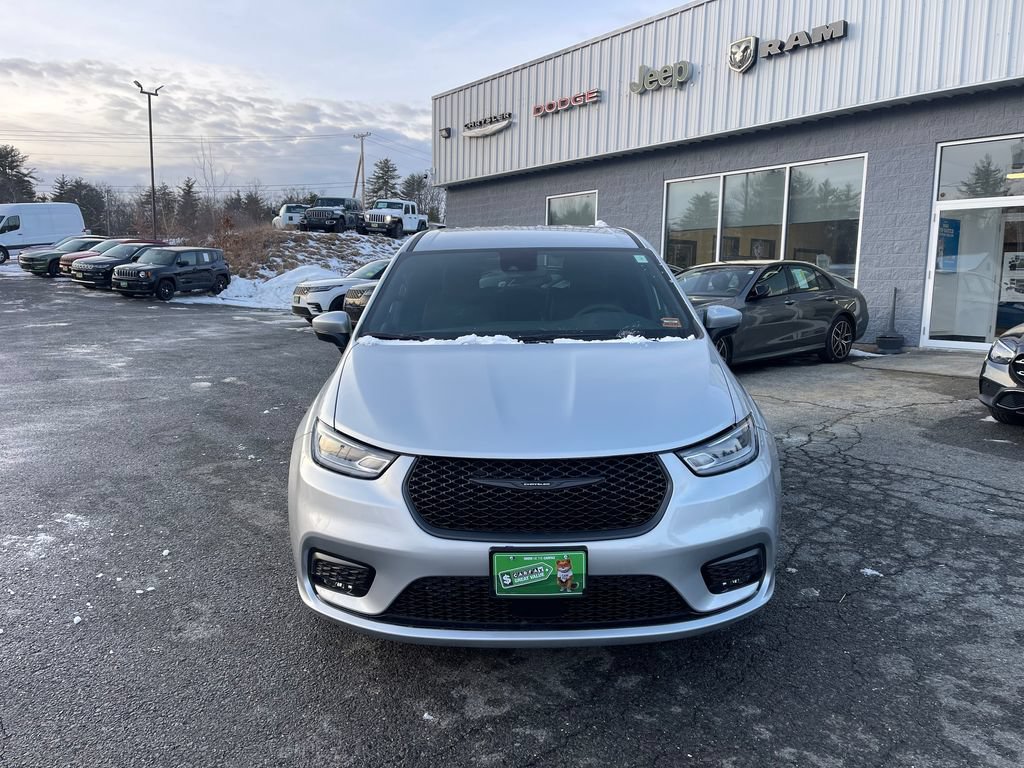 New 2023 Chrysler Pacifica Touring-L w/ S Appearance Package FWD image 10