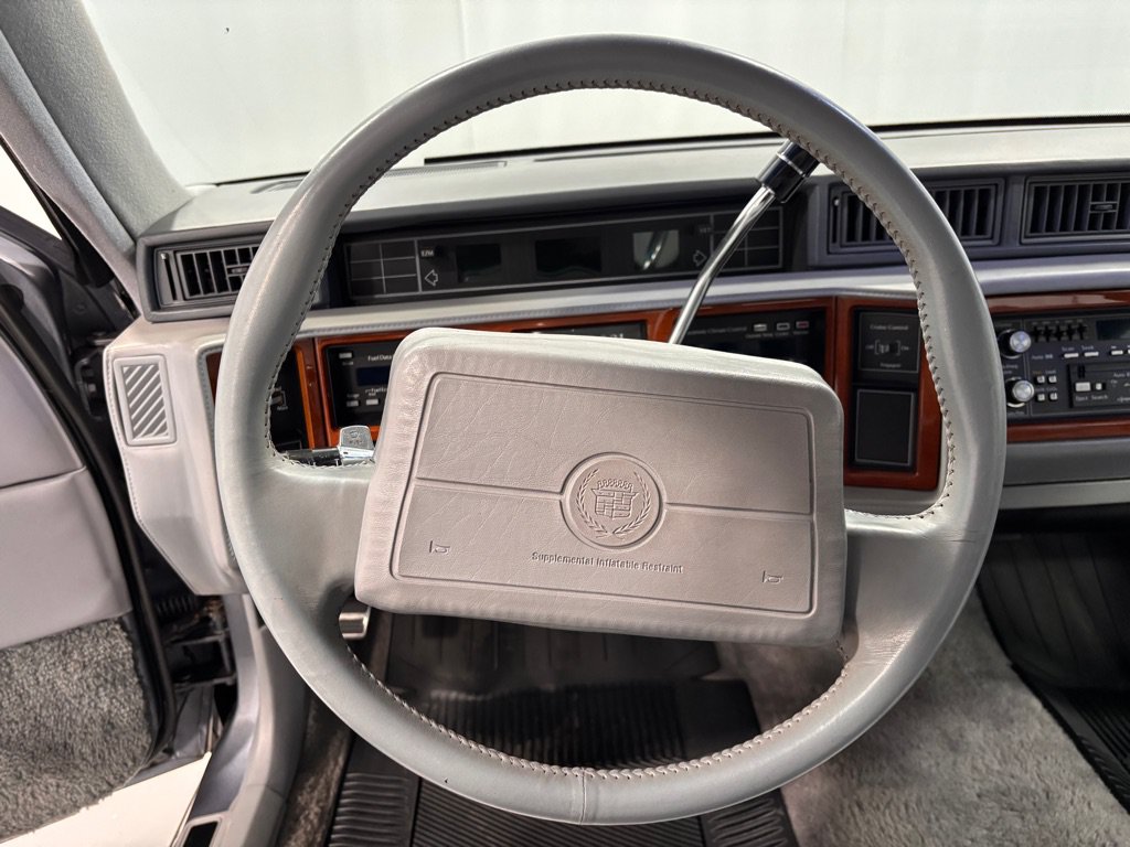Used 1990 Cadillac Fleetwood Sedan FWD image 13