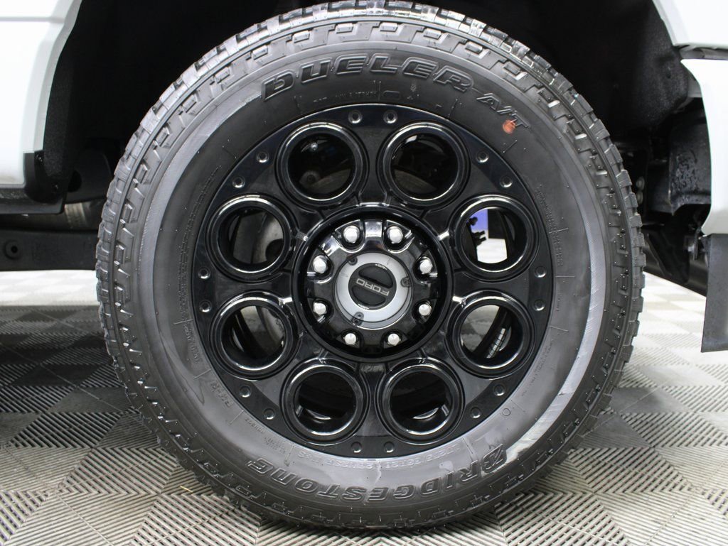 Used 2025 Ford F350 Lariat w/ Black Appearance Package image 8