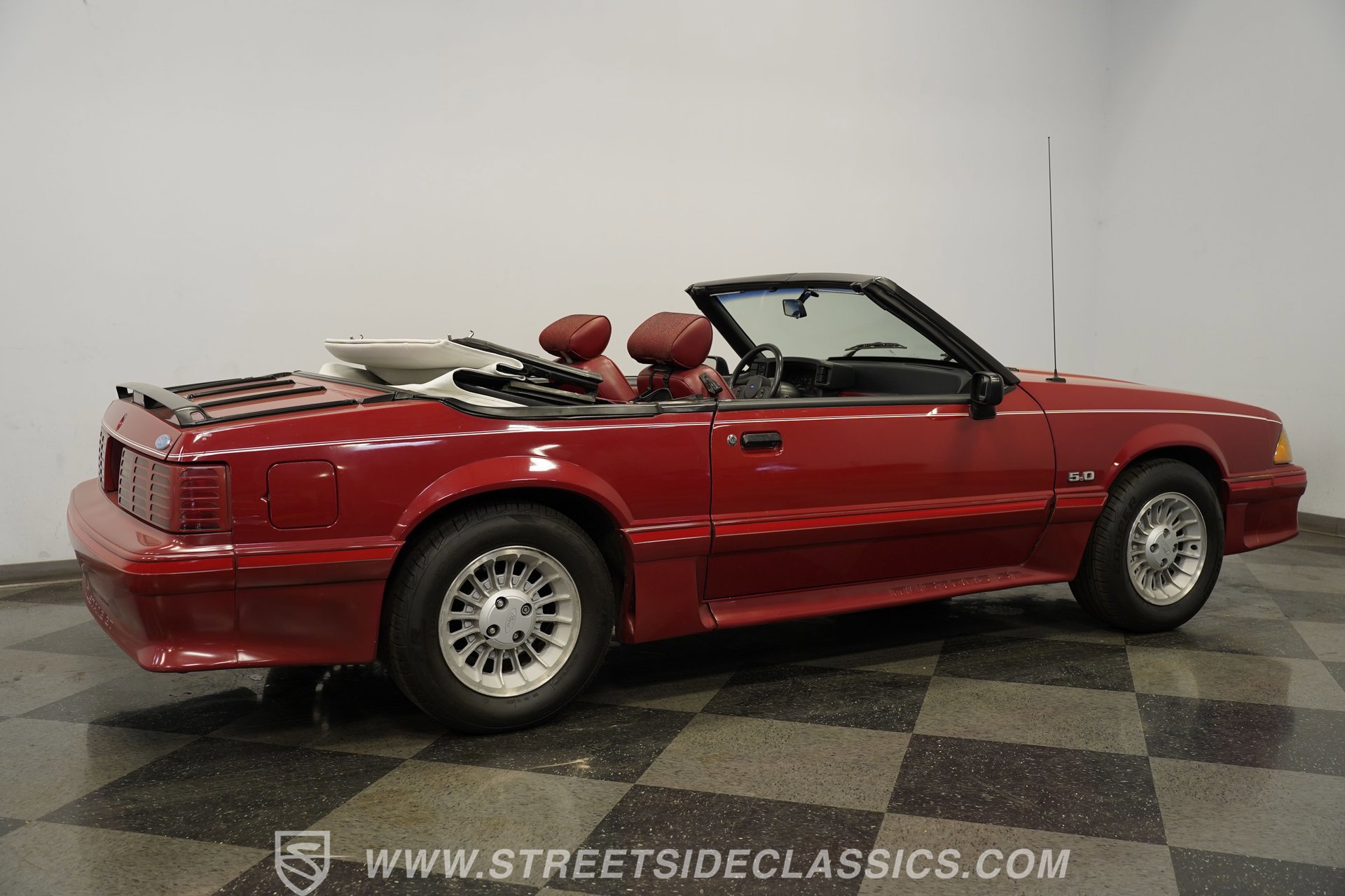 Used 1988 Ford Mustang GT RWD image 14