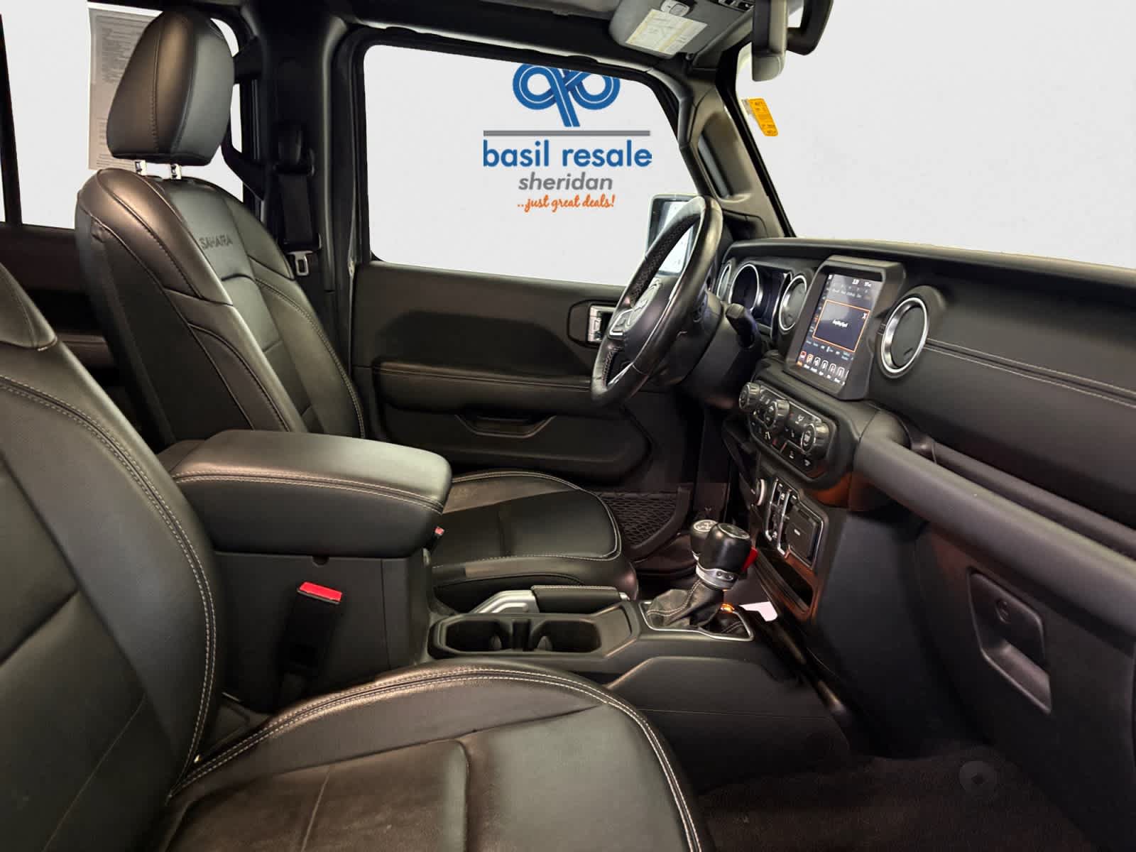 Used 2023 Jeep Wrangler Unlimited Sahara w/ Cold Weather Group AWD/4WD image 15