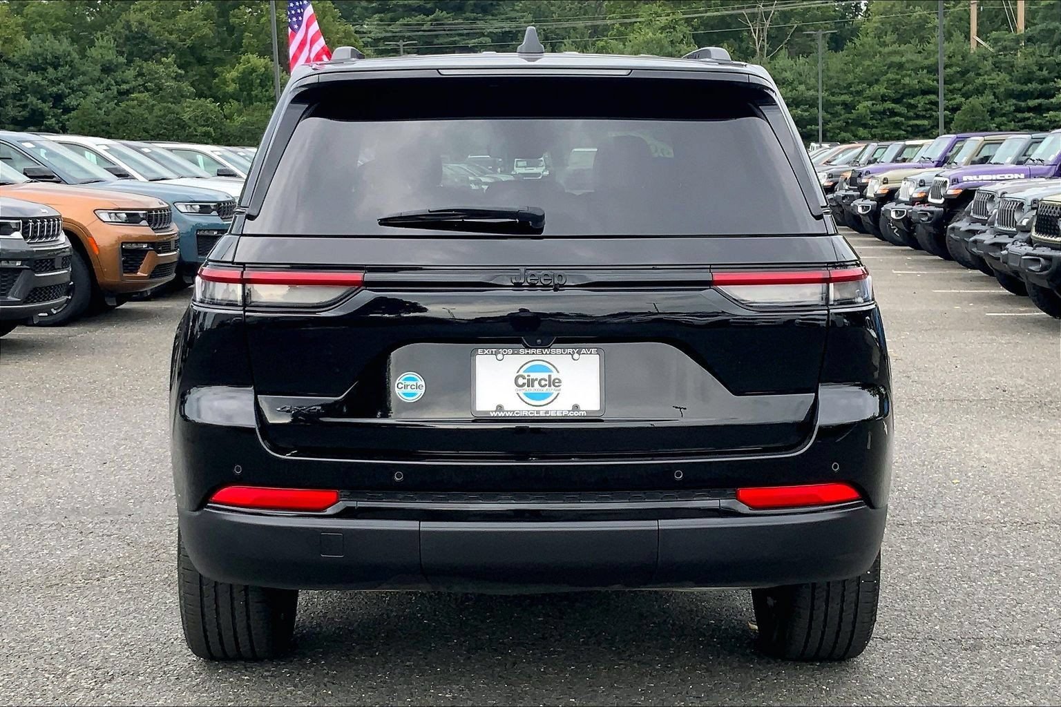 Certified 2025 Jeep Grand Cherokee Altitude AWD/4WD image 4