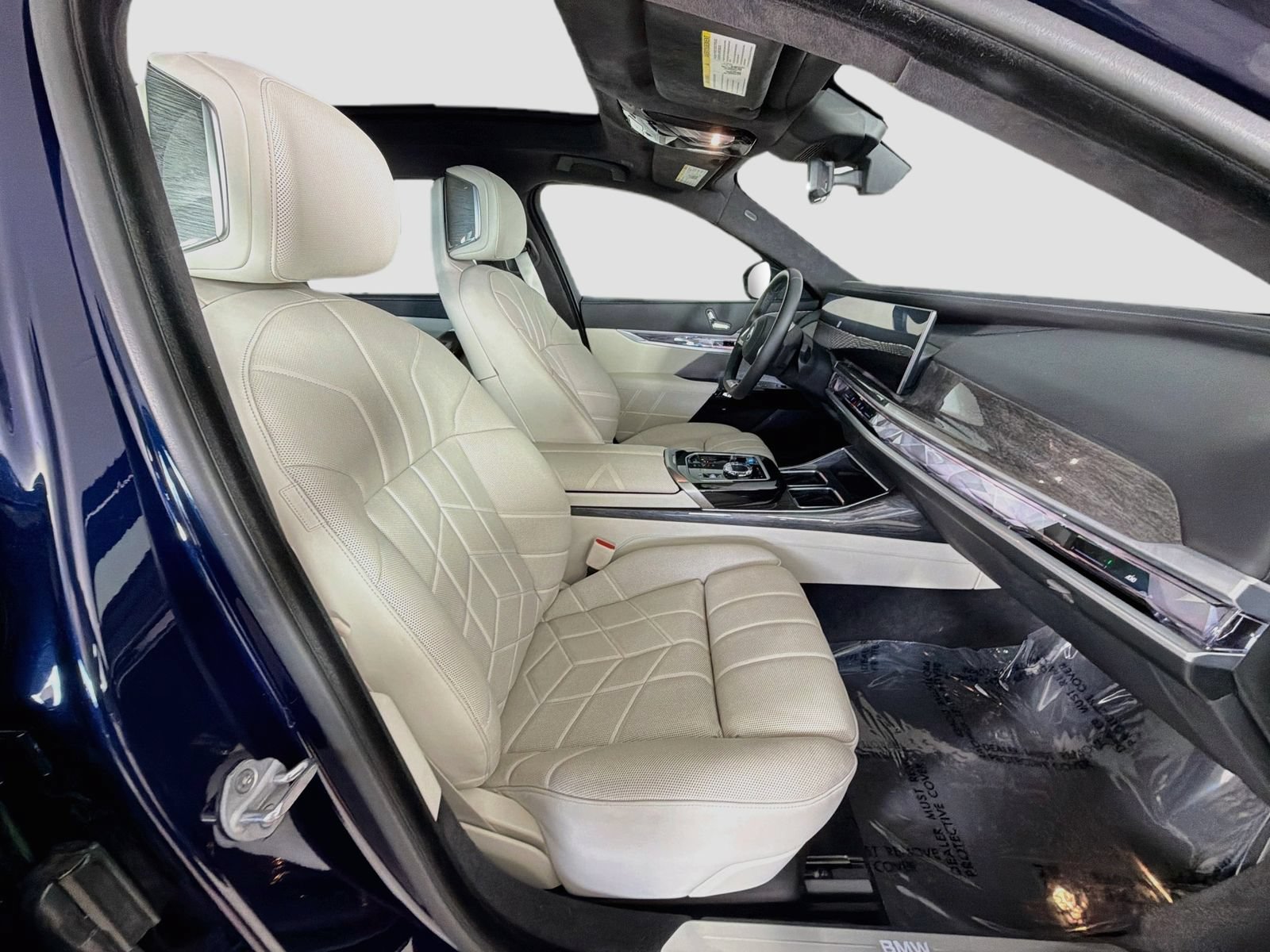 Certified 2024 BMW i7 eDrive50 w/ Executive Package RWD image 30