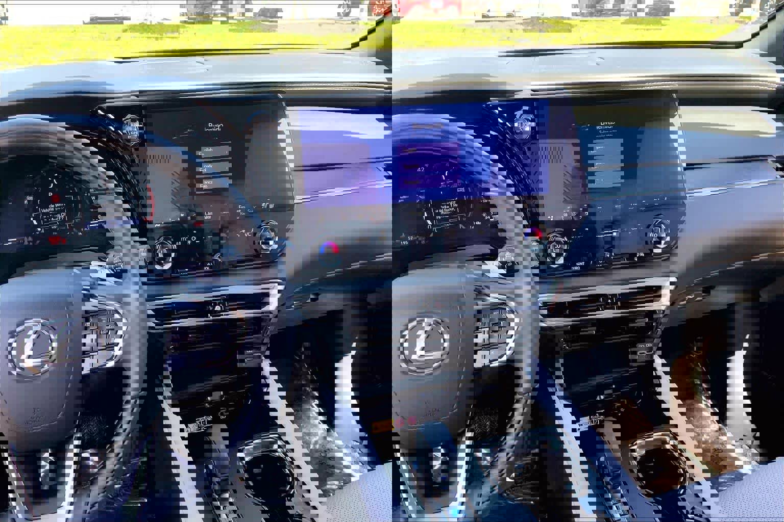 Used 2025 Lexus RX 350 Premium w/ Accessory Package AWD/4WD image 7