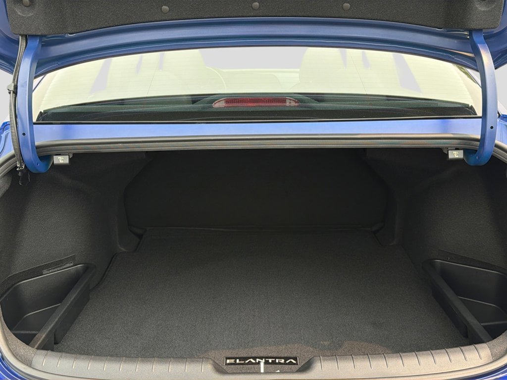 Certified 2025 Hyundai Elantra SEL FWD image 28