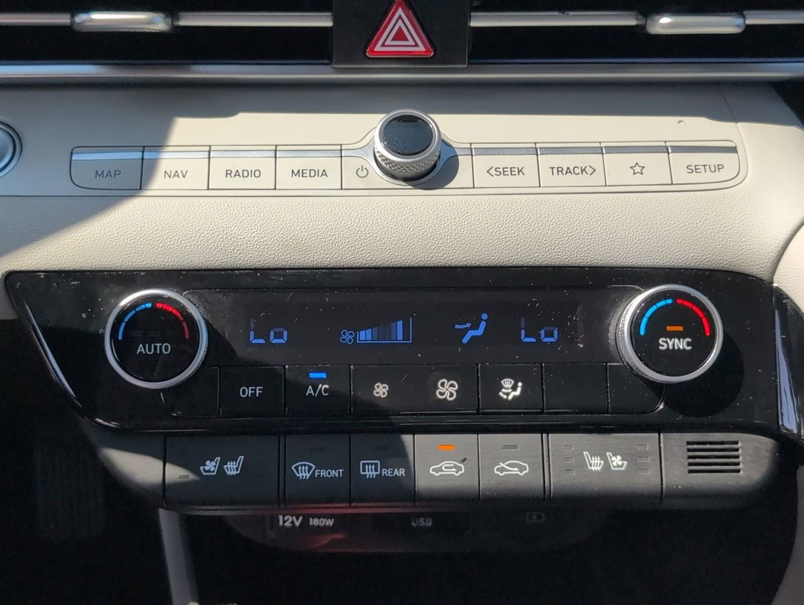 Used 2025 Hyundai Elantra Limited image 21