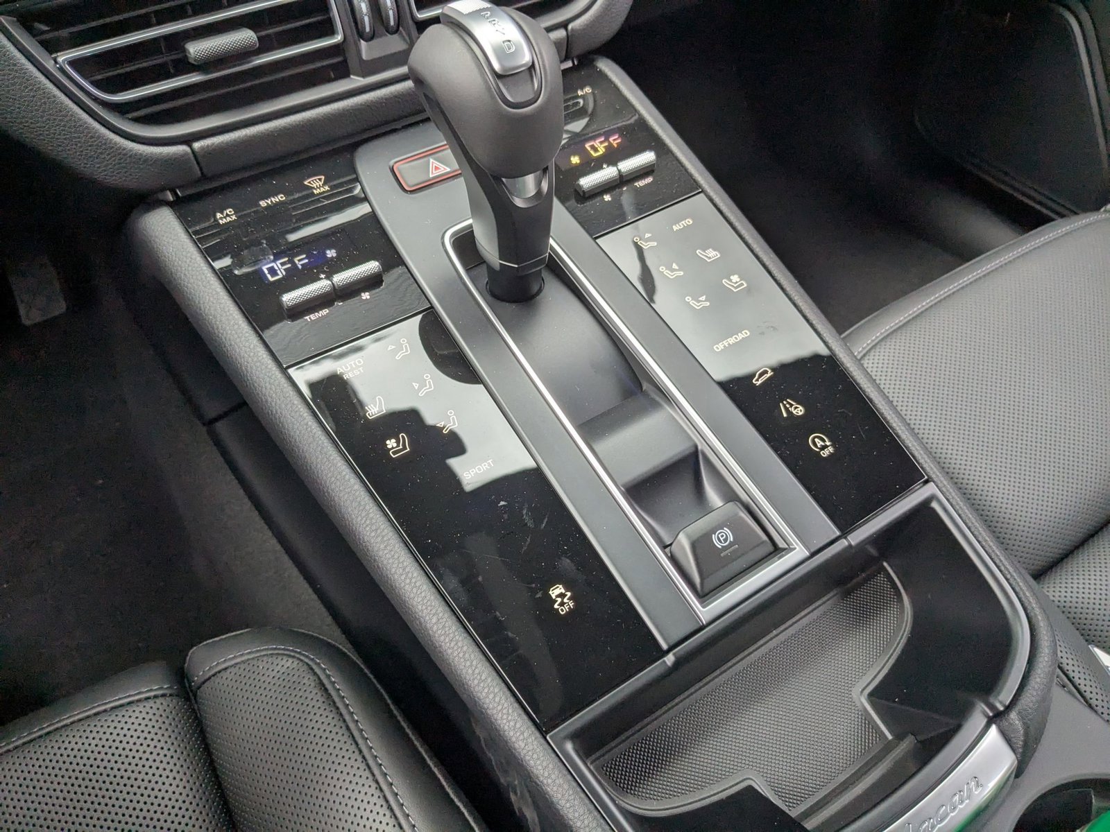 Certified 2026 Porsche Macan image 22