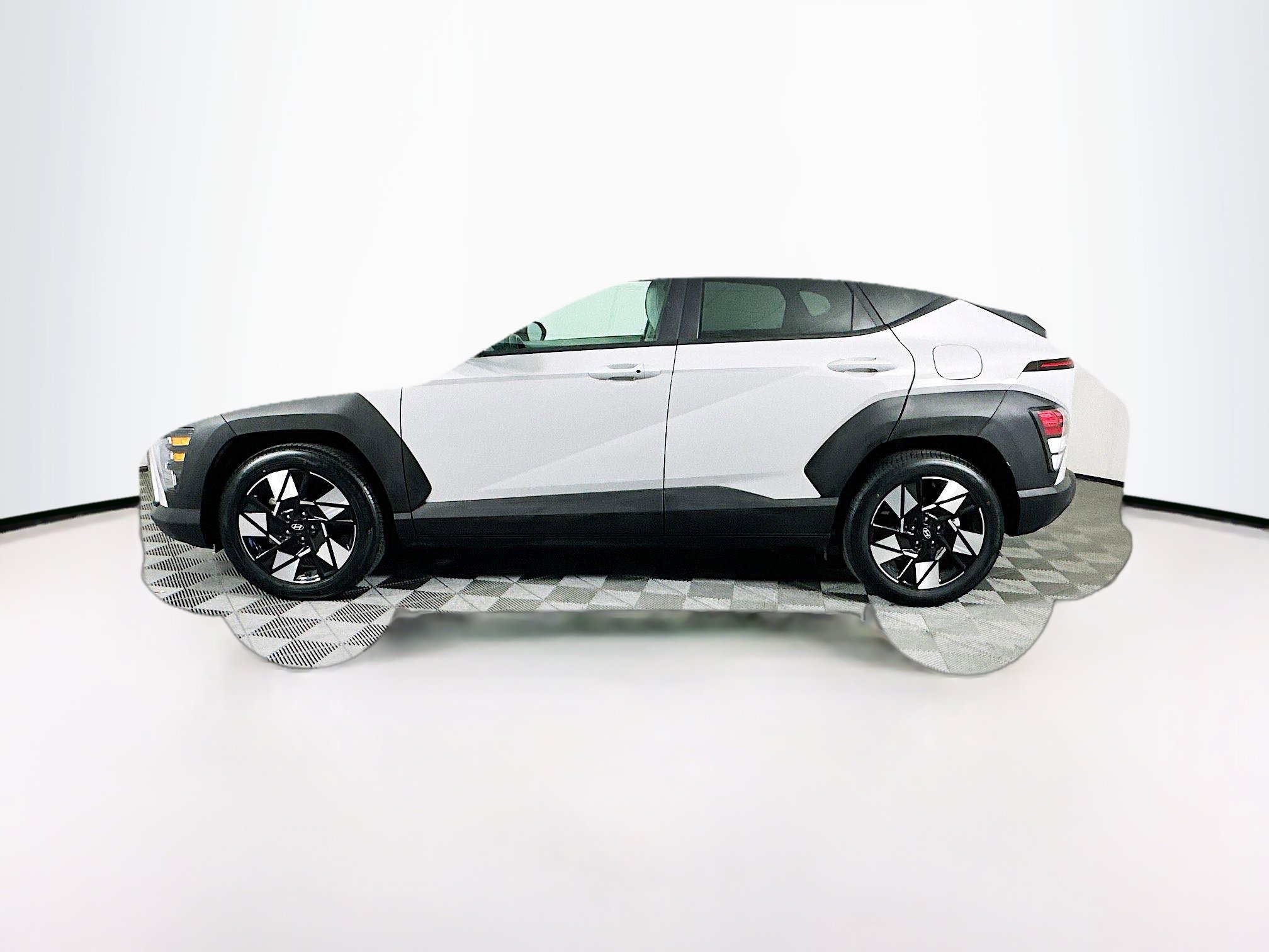 Used 2025 Hyundai Kona SEL image 4