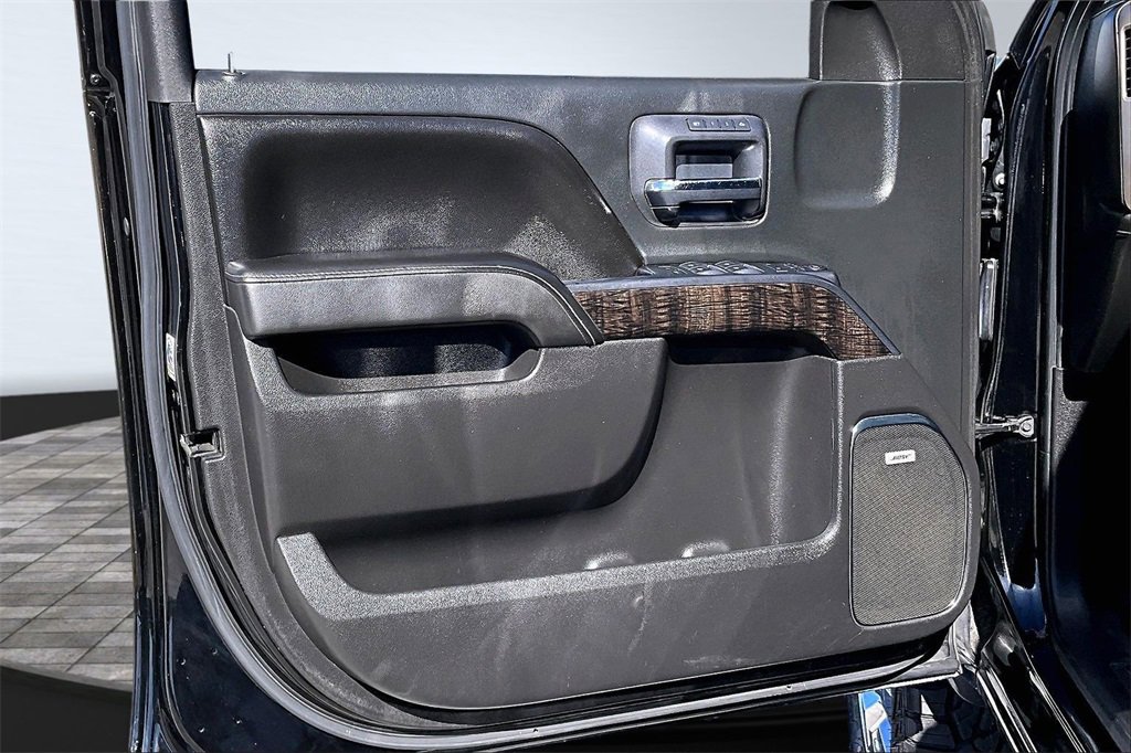 Used 2015 GMC Sierra 2500 Denali w/ Duramax Plus Package image 3