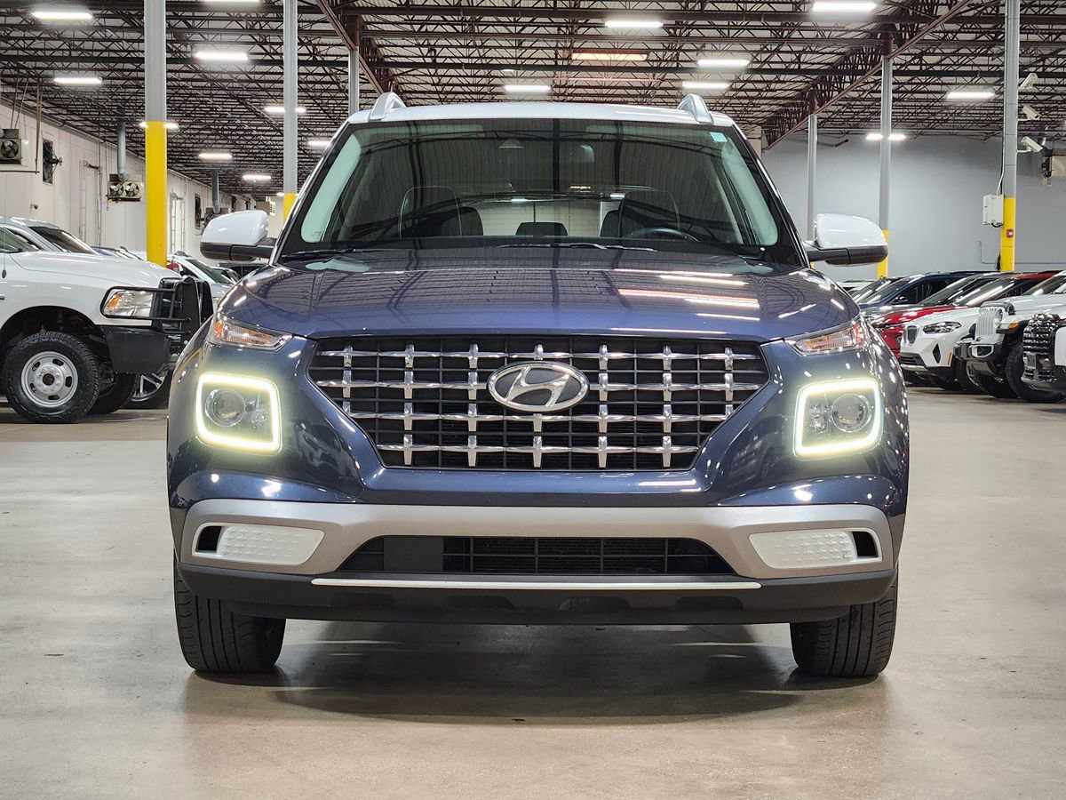 Used 2021 Hyundai Venue FWD image 2