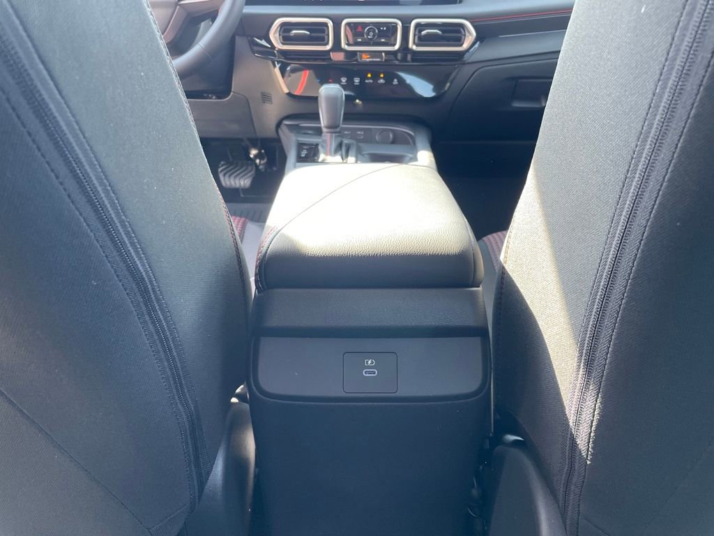New 2026 Nissan Sentra SR w/ Floor Mat Package FWD image 27